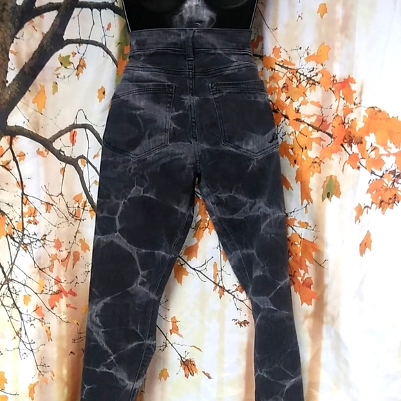 Express Jeans Black and Gray Water Pattern - Picture 3 of 6
